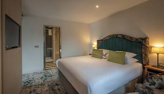 The House Hotel