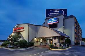 Howard Johnson by Wyndham Arlington Ballpark / Six Flags