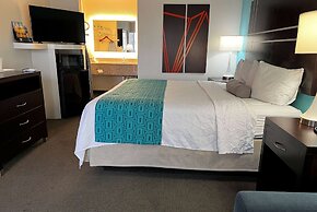 Howard Johnson by Wyndham Houston Heights/Downtown