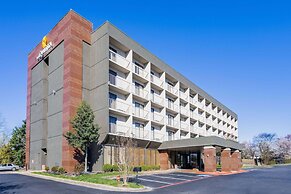 La Quinta Inn and Suites