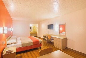 Motel 6 Staunton, VA