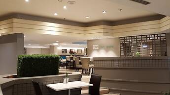 Toronto Don Valley Hotel and Suites