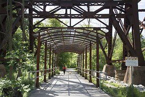 Toronto Don Valley Hotel and Suites