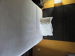 Days Inn by Wyndham Charlotte Northlake