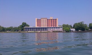 Crowne Plaza Niagara Falls NY Riverside by IHG