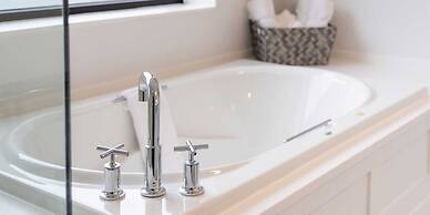 Crowne Plaza Niagara Falls NY Riverside by IHG