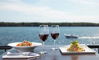 Crowne Plaza Niagara Falls NY Riverside by IHG