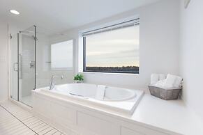 Crowne Plaza Niagara Falls NY Riverside by IHG