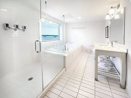 Crowne Plaza Niagara Falls NY Riverside by IHG