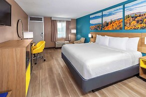 Days Inn by Wyndham Shelby