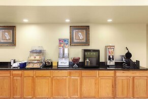 Days Inn by Wyndham Shelby