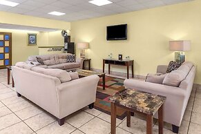 Days Inn by Wyndham Shelby