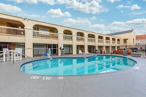 Quality Inn Clute Freeport