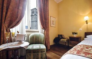 International au Lac Historic Lakeside Hotel