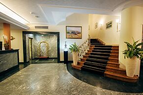 International au Lac Historic Lakeside Hotel