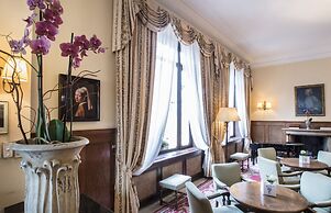 International au Lac Historic Lakeside Hotel