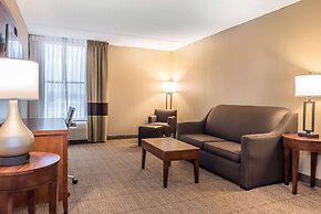 Comfort Inn & Suites Piqua-Near Troy-I75