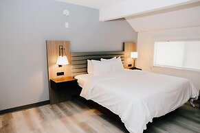 Hawthorn Suites by Wyndham Tinton Falls