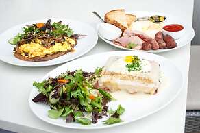 Marina del Rey Hotel