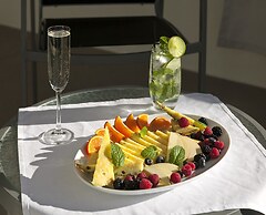 Marina del Rey Hotel