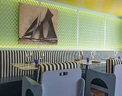 Marina del Rey Hotel