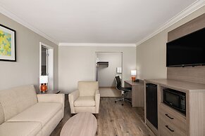 Solara Inn and Suites