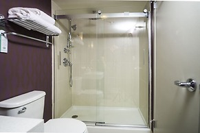 Crowne Plaza Saddle Brook by IHG