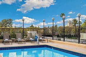 Anaheim Camelot Inn & Suites