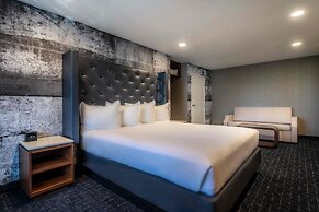 Anaheim Camelot Inn & Suites