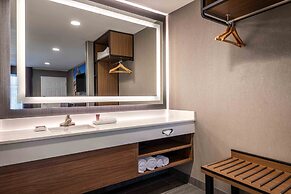 Anaheim Camelot Inn & Suites