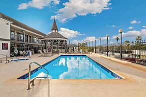 Anaheim Camelot Inn & Suites
