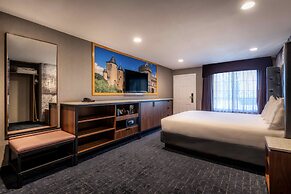 Anaheim Camelot Inn & Suites