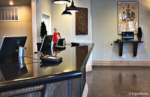 Anaheim Camelot Inn & Suites