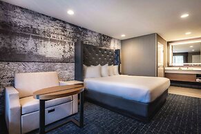 Anaheim Camelot Inn & Suites