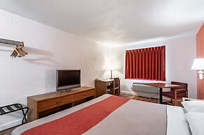 Motel 6 Naperville, IL