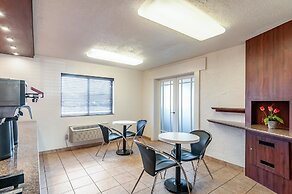 Motel 6 Naperville, IL