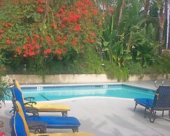 Ramada Plaza by Wyndham West Hollywood Hotel & Suites