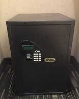 Ramada Plaza by Wyndham West Hollywood Hotel & Suites