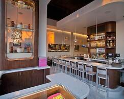 Ramada Plaza by Wyndham West Hollywood Hotel & Suites