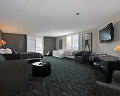 Ramada Plaza by Wyndham West Hollywood Hotel & Suites