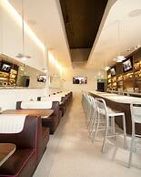 Ramada Plaza by Wyndham West Hollywood Hotel & Suites