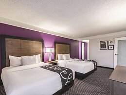 La Quinta Inn & Suites by Wyndham Cincinnati Sharonville