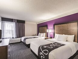 La Quinta Inn & Suites by Wyndham Cincinnati Sharonville