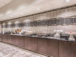 La Quinta Inn & Suites by Wyndham Cincinnati Sharonville