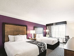 La Quinta Inn & Suites by Wyndham Cincinnati Sharonville