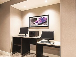 La Quinta Inn & Suites by Wyndham Cincinnati Sharonville