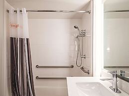 La Quinta Inn & Suites by Wyndham Cincinnati Sharonville