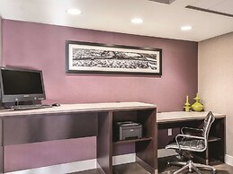 La Quinta Inn & Suites by Wyndham Columbia / Fort Meade