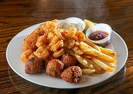 Holiday Inn Metairie New Orleans by IHG