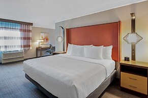 La Quinta Inn & Suites by Wyndham San Francisco Airport N